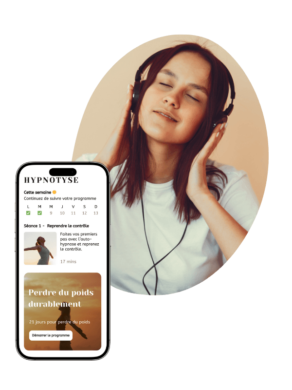 Femme apaisée qui écoute une séance d'hypnose